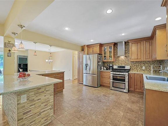 5th image of 7 Gerlach Dr
