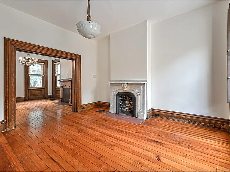 617 Avery St — Photo 11