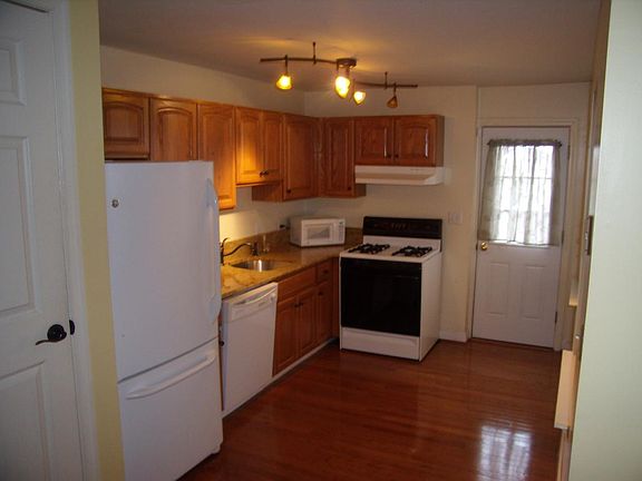 3rd image of 1236 N Walnut St