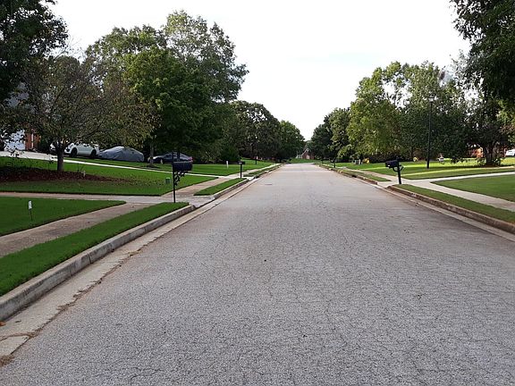 4th image of 215 Overland Trl