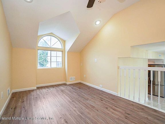 3rd image of 139 Darnell Ln Floor 1