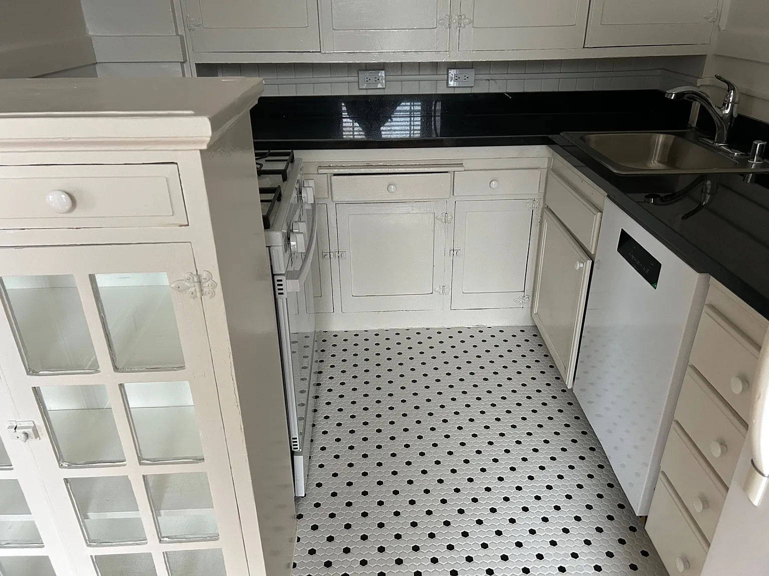 Studio, 470 sqft, $3,695 — Photo 2