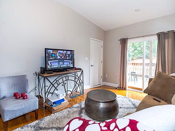 2nd image of 1314 W Schubert Ave APT 2R
