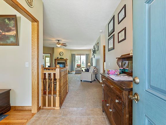 4th image of 1401 Gateway Dr