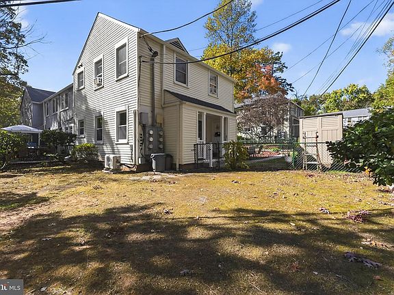 3rd image of 20 Hillside Rd