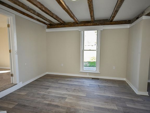 5th image of 322 W Main St