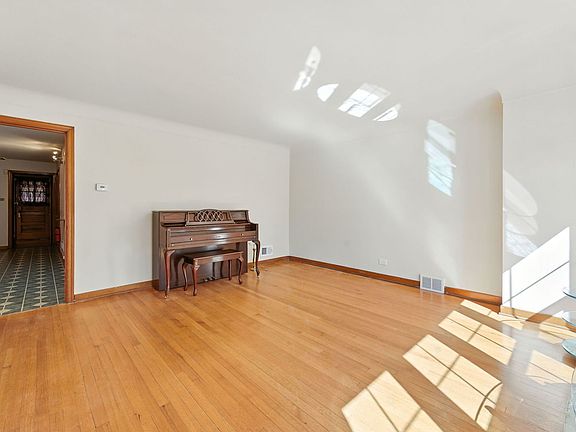 4th image of 8424 S Essex Ave