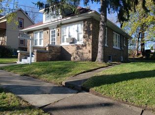 220 McKinley Ave, Waukegan, IL 60085