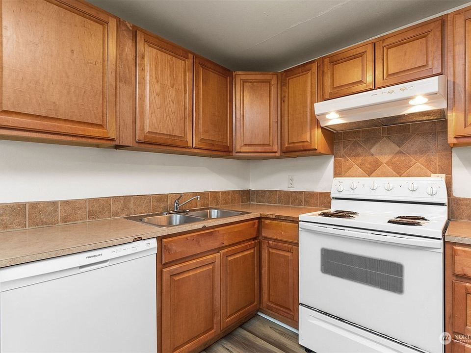 2nd image of 813 Woodford Ave N APT 2