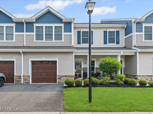 28 Rockingham Way, Manchester, NJ 08759