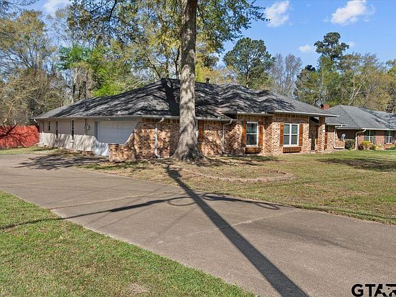 2nd image of 19250 Pinedale Cir