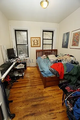 Rented by Universal Realty Group | media 21