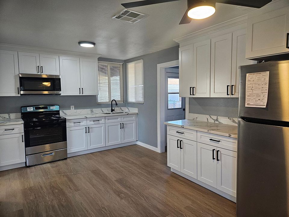 Full Kitchen with Ceiling Fan