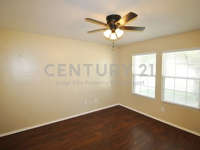 321 Briar Oaks Dr — Photo 14