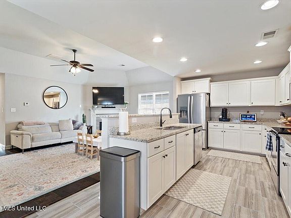5th image of 3588 Sabra Ln