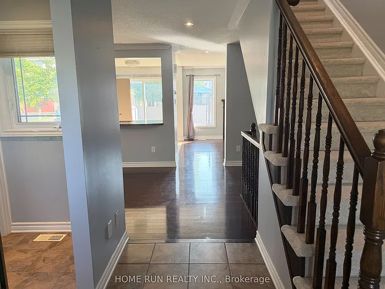 114 Glendore St — Photo 4