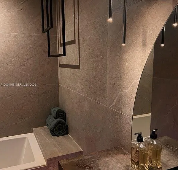 1350 Pennsylvania Ave #201 — Photo 8