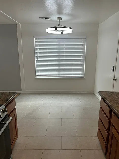 3 bed, 1216 sqft, $3,600 — Photo 2