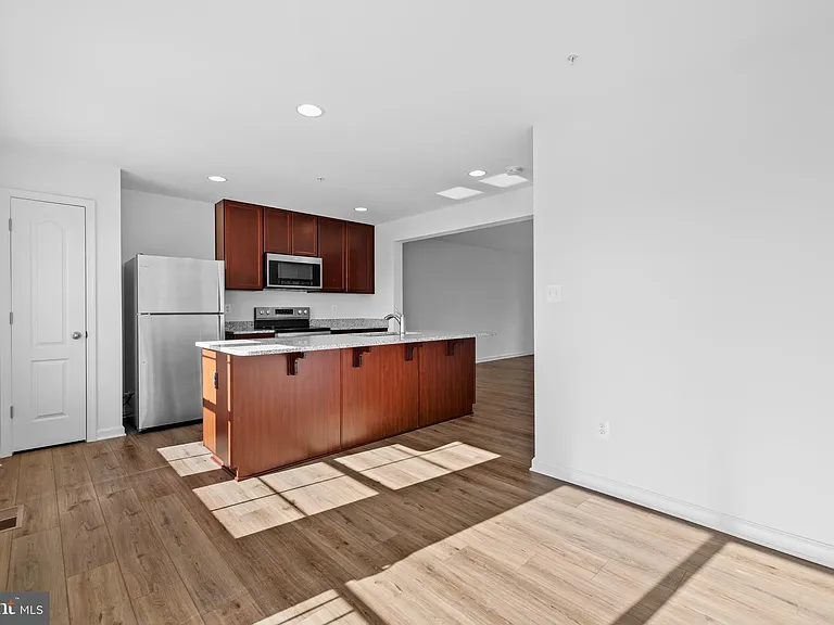 464 Peleton St — Photo 14