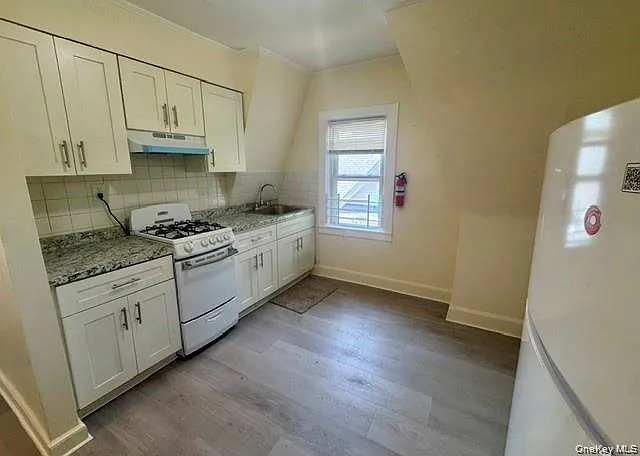 100 Earle Ave #3 — Photo 3