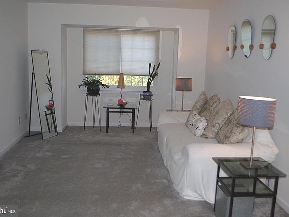 3rd image of 302 Hatchers Run Ct