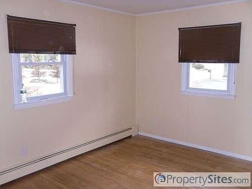4th image of 71 Robinson Ave
