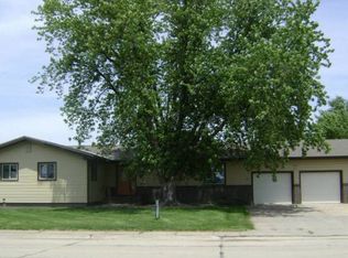 106 E 4th St, Wood River, NE 68883