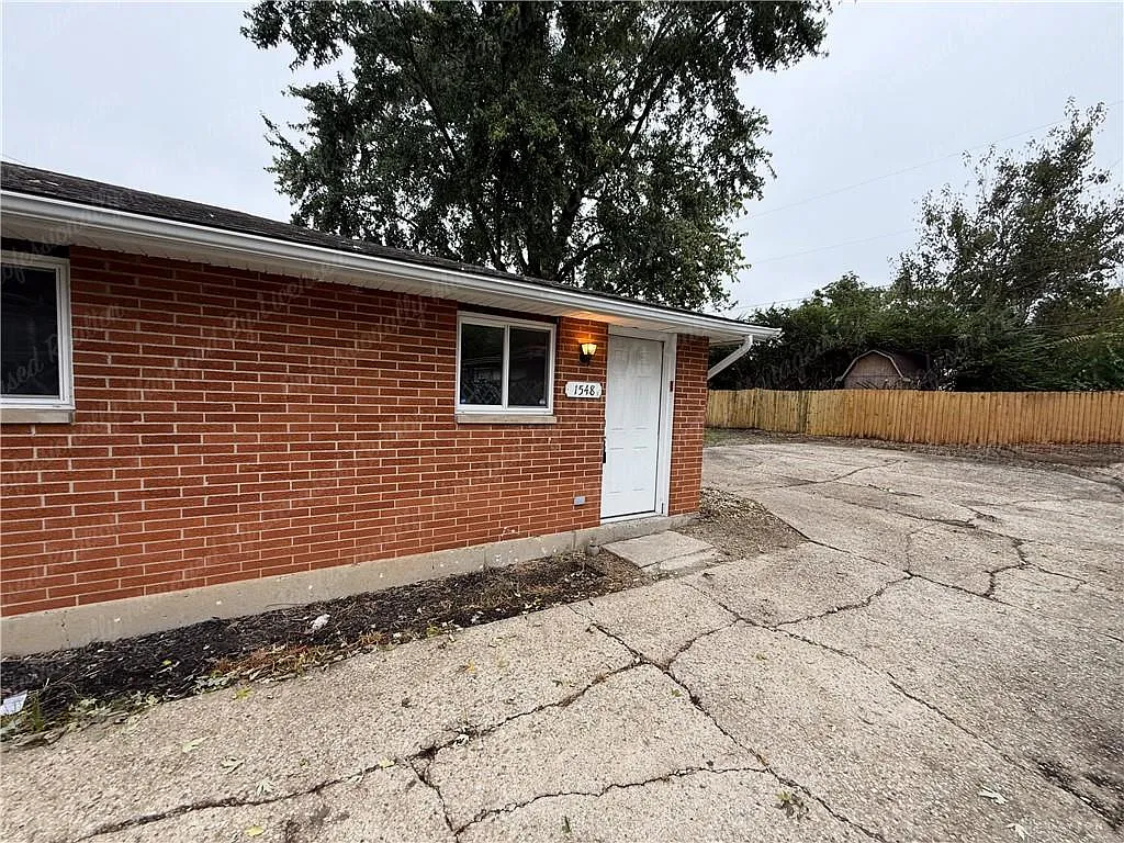 2 bed, 1.0 bath, 900 sqft, $1,150 — Photo 3