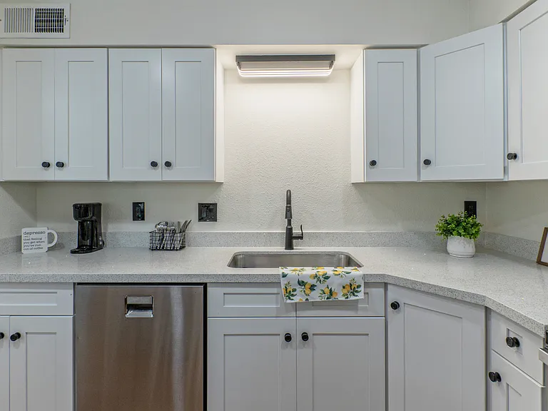 1133 S Farmer Ave #3 — Photo 6