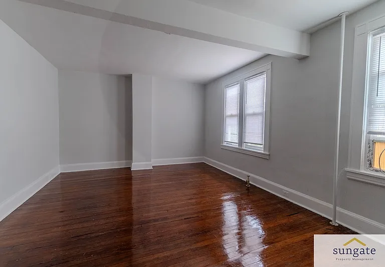 348 E University Pkwy — Photo 19