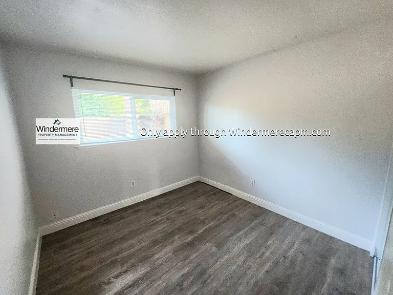 Cozy Halfplex in Carmichael- Available Now. — Photo 10