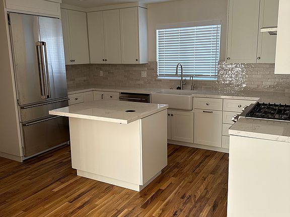 3rd image of 2214 Derby Ave