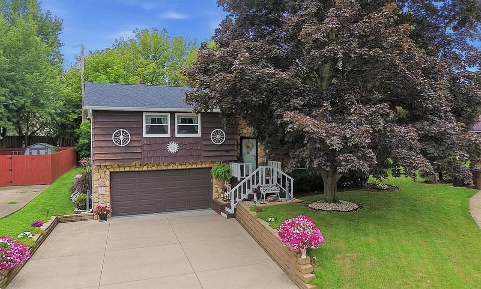 1st image of 2066 Willowood Dr N