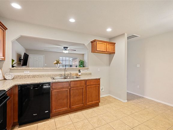 4th image of 2512 Park Ave