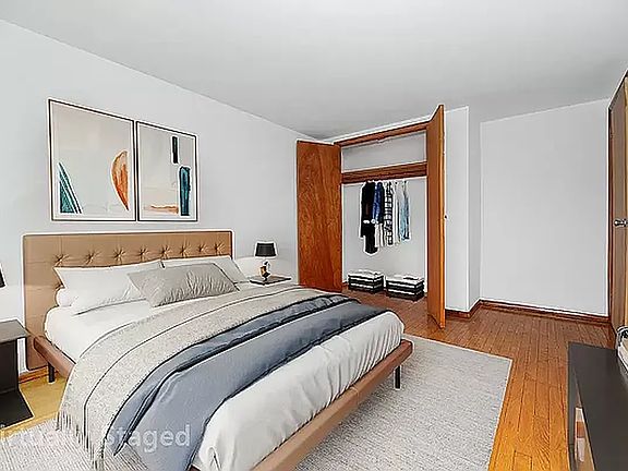 4th image of 212 E 10th St APT 4A