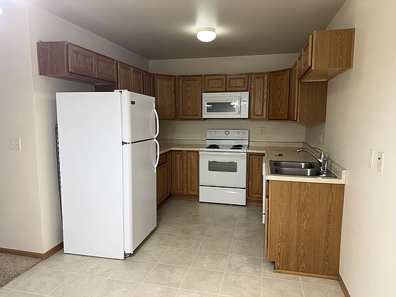 3rd image of 1322 8th Ave NE #8
