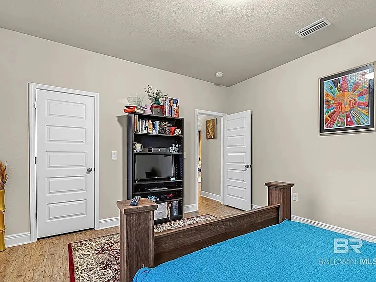 335 Thornhill Cir — Photo 18