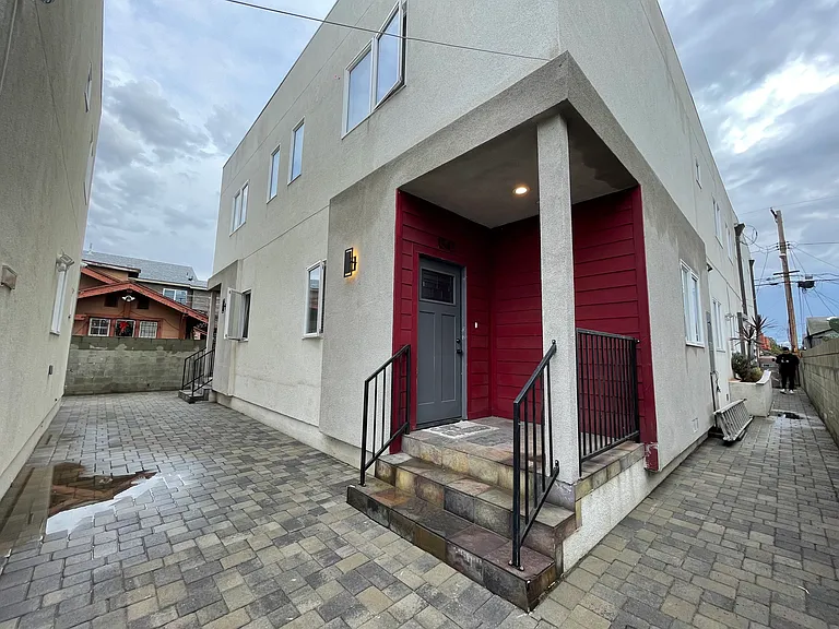 1340 W 37th St #1342-1/4 — Photo 26