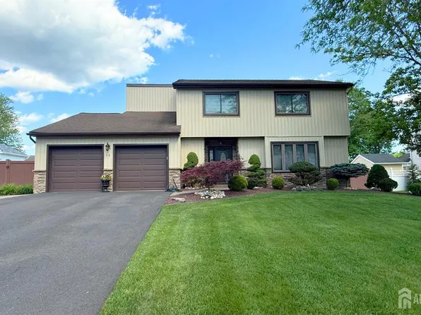14 Heathrow Ln, Old Bridge, NJ 08857