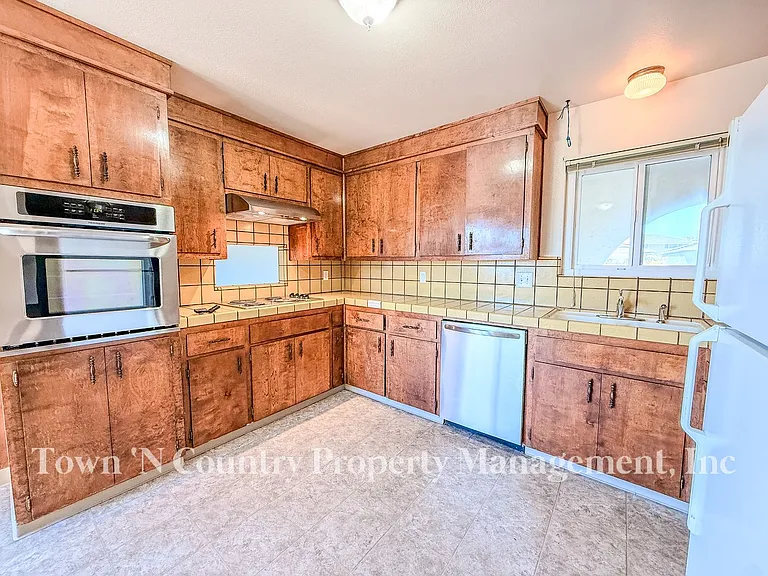 732 La Mesa Dr — Photo 6
