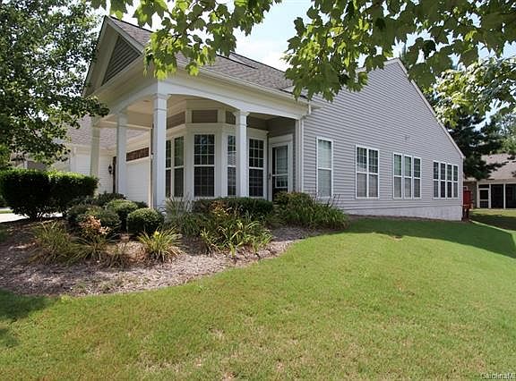 4th image of 2022 Sweetleaf Dr #3001