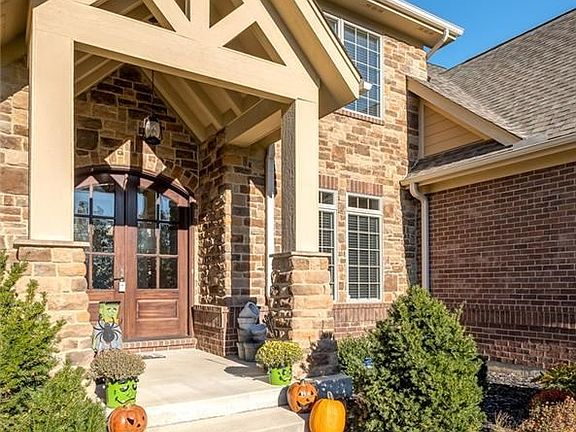 2nd image of 281 Yorkshire Ln