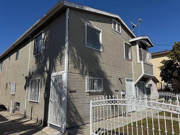 2nd image of 1621 W 224th St #B