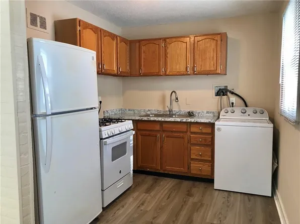 6104 E 152nd Ter, Grandview, MO 64030