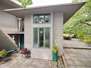 24 Summitt Dr, Dune Acres, IN 46304