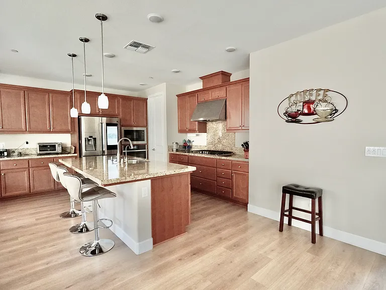 1429 S Wilshire Ave — Photo 8