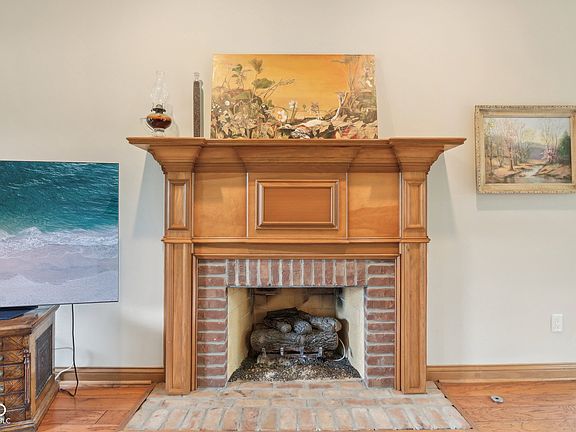 5th image of 1121 N Cambridge Ct