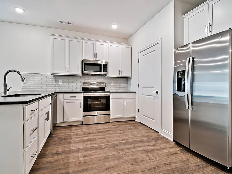 336 Turnberry Ct — Photo 4