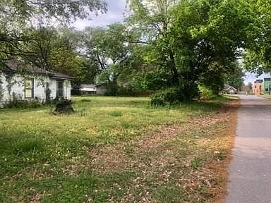 2nd image of 902 NE 2nd St