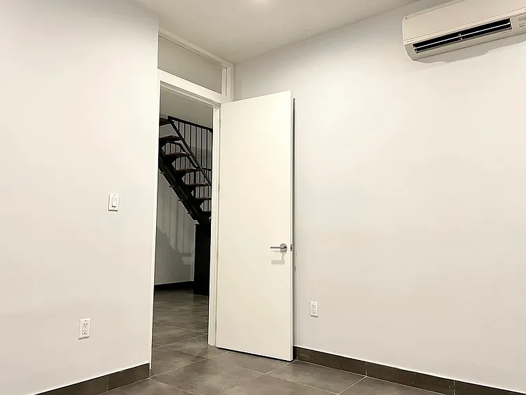 44 Stanhope St #1C — Photo 6
